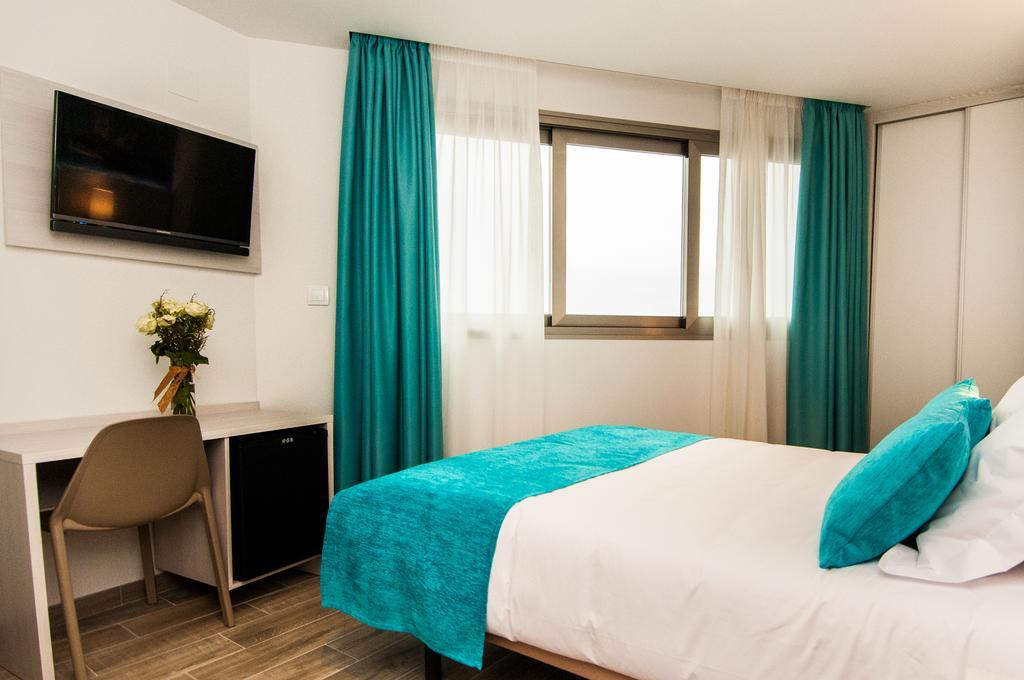 Hotel Censal Вилахойоса Екстериор снимка