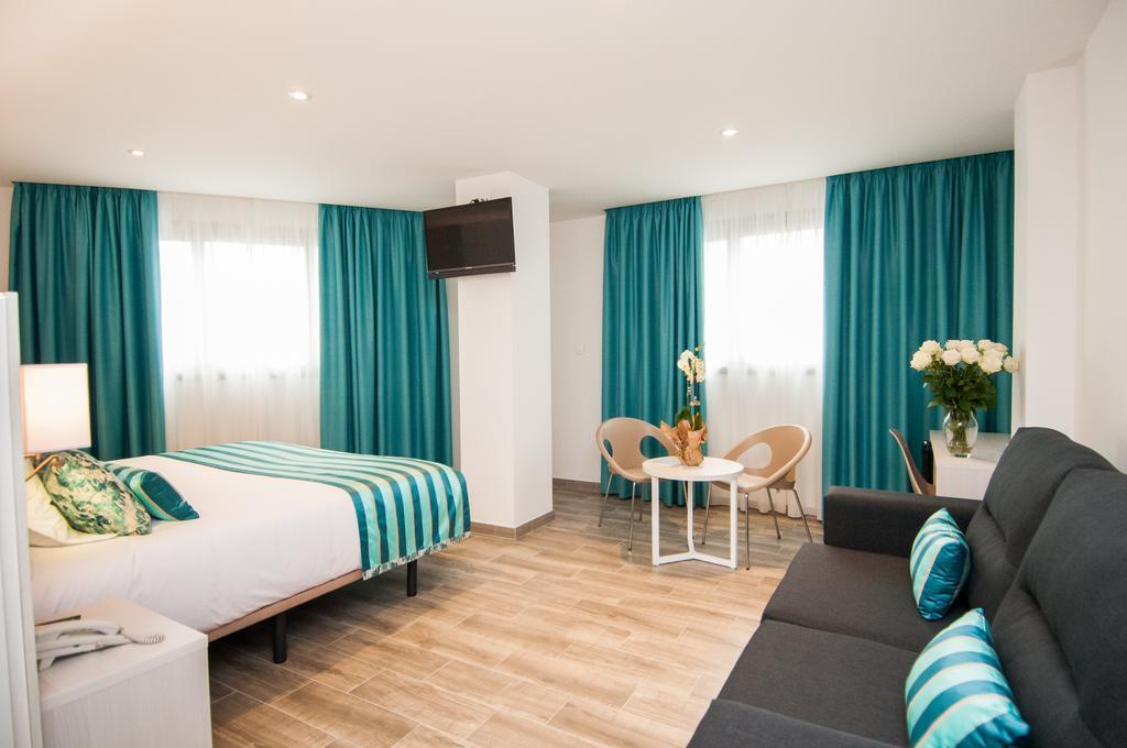 Hotel Censal Вилахойоса Екстериор снимка